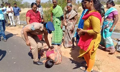 காற்றாலை நிறுவனத்திற்கு எதிராக போராட்டம்: போலீசார் கைது செய்தபோது மயங்கிய மூதாட்டி