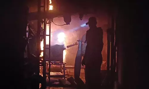 கோவில்பட்டி அருகே தீப்பெட்டி ஆலையில் தீவிபத்து- பல லட்சம் ரூபாய் மதிப்புள்ள எந்திரங்கள் சேதம்