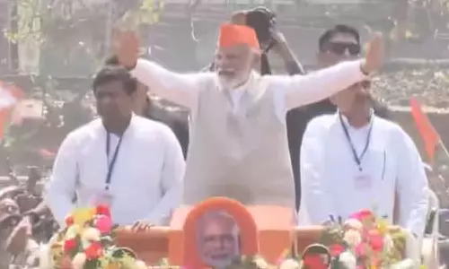 ரூ.15 ஆயிரம் கோடி திட்டங்களை தொடங்கி வைத்தார்: பிரதமர் மோடி மேற்கு வங்காளத்தில் ரோடுஷோ