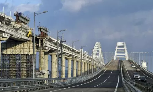 உக்ரைன் போருக்கு மத்தியில் கிரீமியா பாலத்தை தாக்க ஜெர்மனி திட்டமிட்டதா? ரஷியா குற்றச்சாட்டால் பரபரப்பு