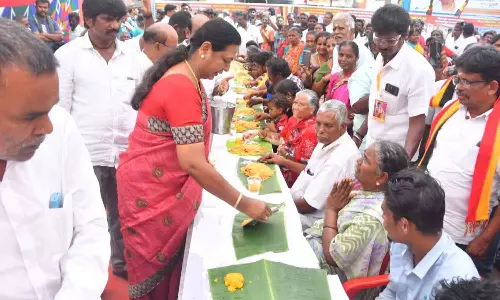 விஜயகாந்த் கோவிலுக்கு வருவோருக்கு சமபந்தி விருந்து