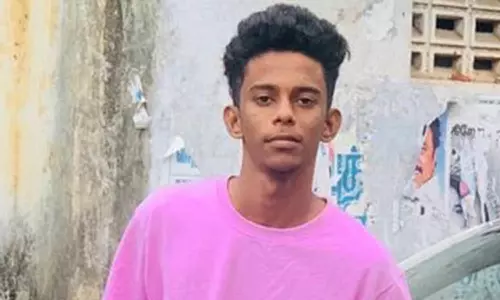 மோட்டார் சைக்கிளில் அதிவேகமாக சென்ற பைக் ரைடர் பலி