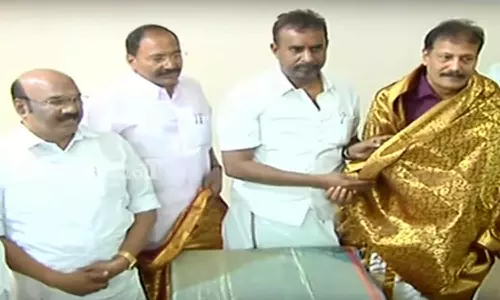 டாக்டர் கிருஷ்ணசாமியுடன் அ.தி.மு.க. குழு சந்திப்பு