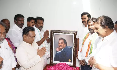 எச்.வசந்தகுமார் மணிமண்டபத்தில் அஞ்சலி செலுத்தினார் செல்வபெருந்தகை