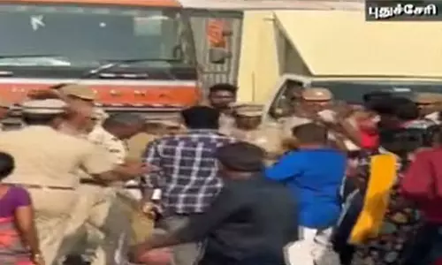 புதுச்சேரி சிறுமி படுகொலை- போராட்டத்தில் ஈடுபட்டவர்கள் மீது போலீஸ் தடியடி