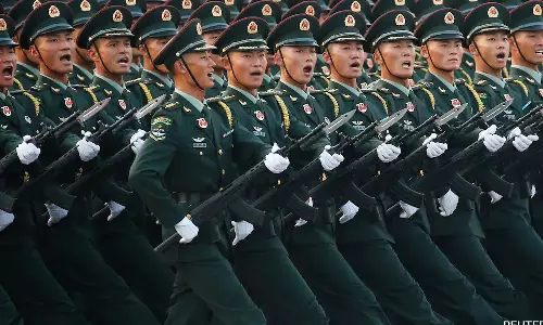 பொருளாதார மந்த நிலையிலும் ராணுவ பட்ஜெட்டை 7.2 சதவீதம் உயர்த்திய சீனா