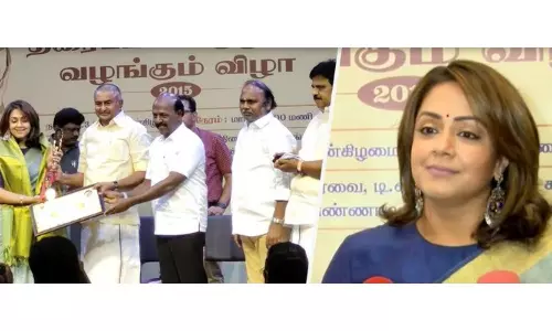 சிறந்த நடிகைக்கான விருதைப் பெற்றார் ஜோதிகா