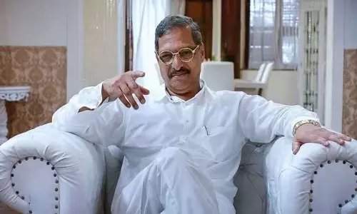 தங்கம் விலை உயருகிறது, அரிசி விலை ஏன் உயரவில்லை?: காலா வில்லன் நானா படேகர் கேள்வி