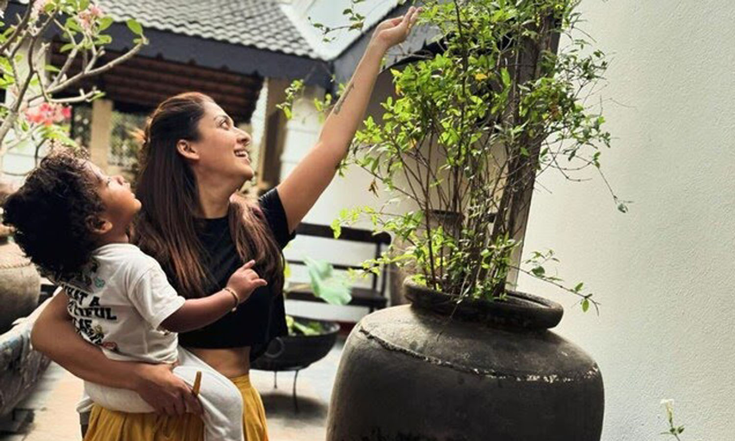 வதந்திக்கு பதில் சொல்லும் வகையில் புதிய வீடியோ வெளியிட்ட நயன்