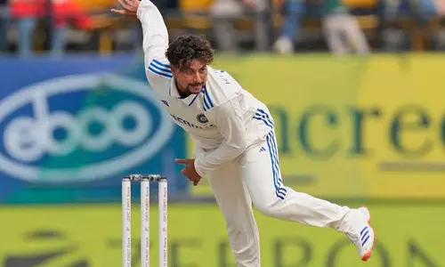 பும்ராவை பின்னுக்குத் தள்ளி புதிய சாதனை படைத்த குல்தீப்