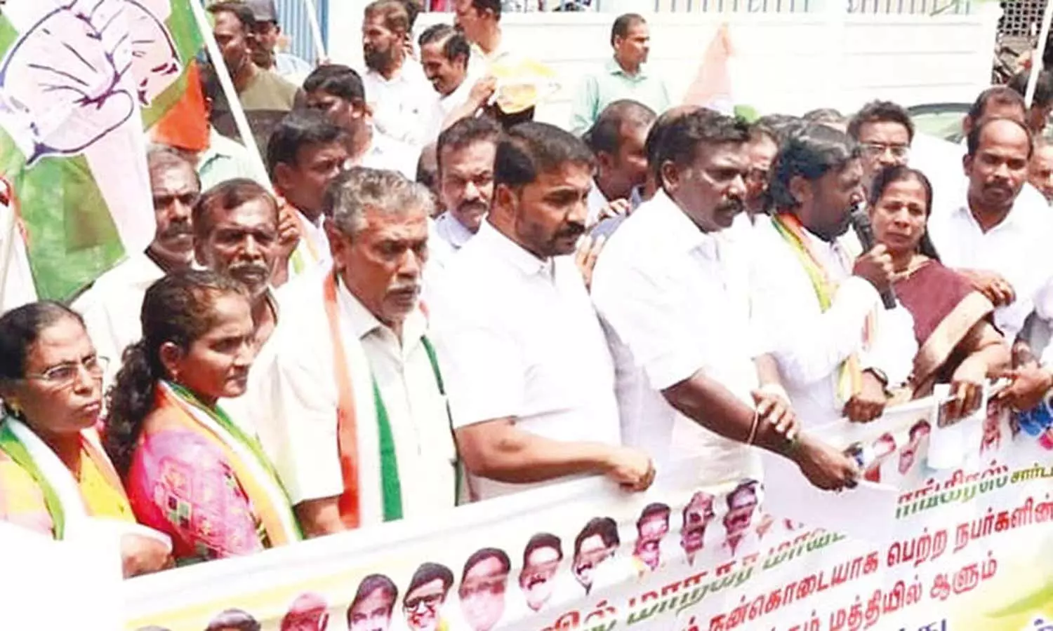 தேர்தல் பத்திர விவரங்களை வெளியிடக்கோரி காங்கிரஸ் கட்சியினர் ஆர்ப்பாட்டம்