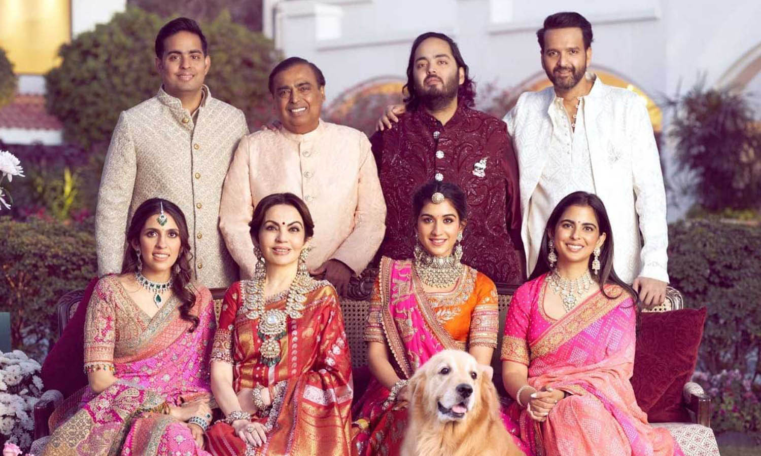 ரூ.1000 கோடி வைர நகைகளுடன் ஜொலிக்கும் அம்பானி குடும்பம்