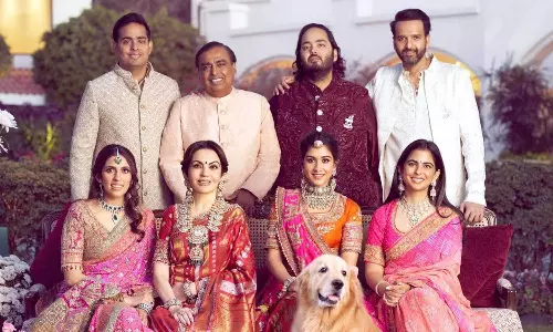 ரூ.1000 கோடி வைர நகைகளுடன் ஜொலிக்கும் அம்பானி குடும்பம்