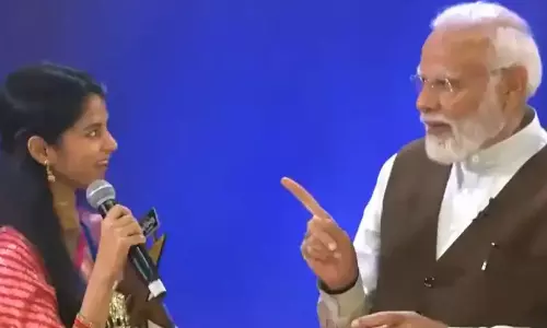 விருது பெற்ற பாடகியுடன் கலந்துரையாடிய பிரதமர் மோடி