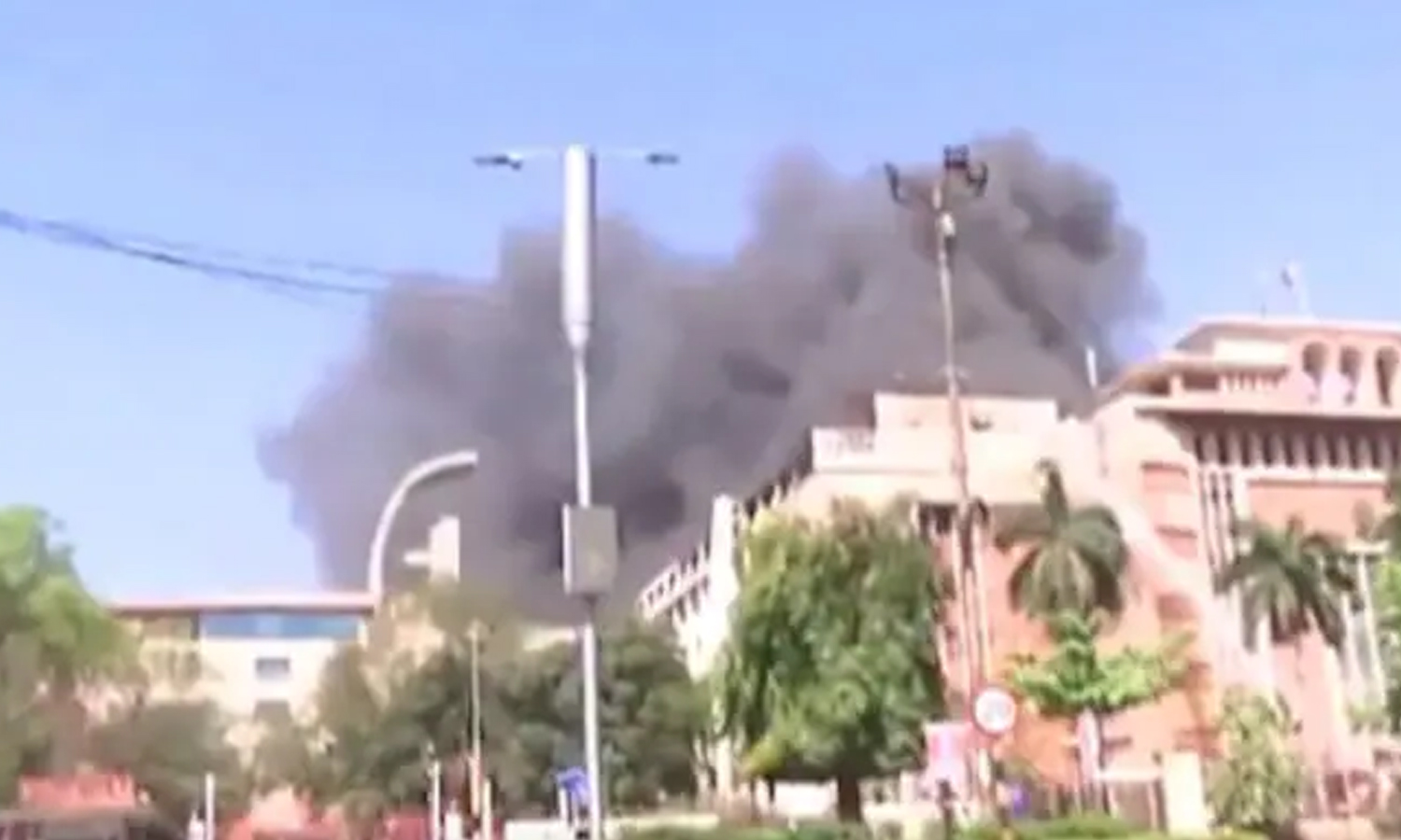 தலைமை செயலக கட்டிடத்தில் திடீர் தீ விபத்து