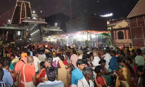 மகா சிவராத்திரியை முன்னிட்டு திருவண்ணாமலையில் பக்தர்கள் கிரிவலம்- லட்சக்கணக்கானோர் சாமி தரிசனம்