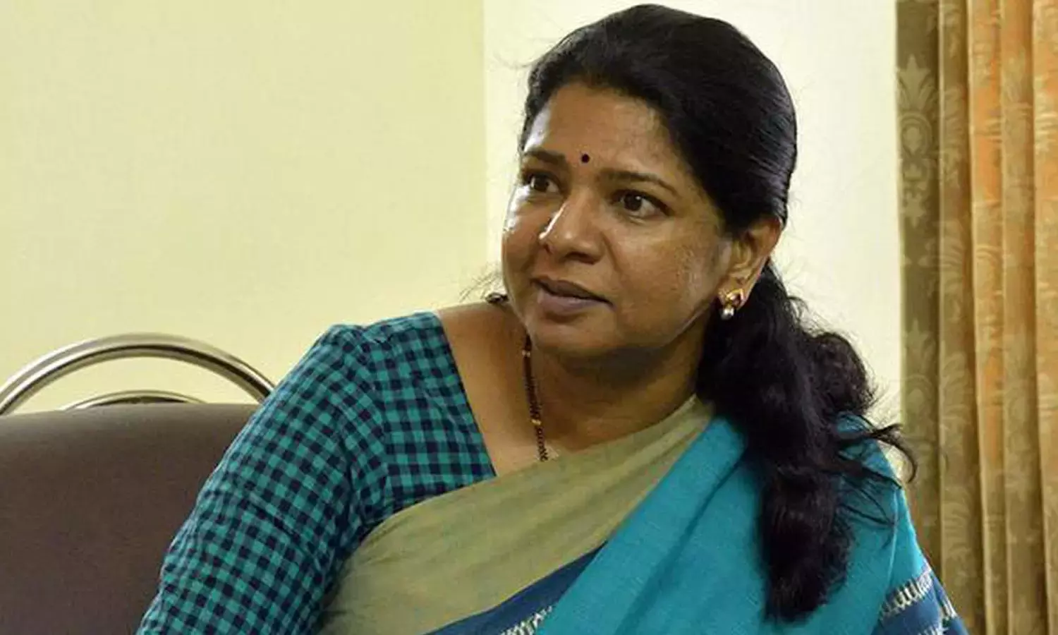 தேர்தல் வருவதாலேயே சிலிண்டர் விலை குறைப்பு: கனிமொழி எம்.பி. தாக்கு