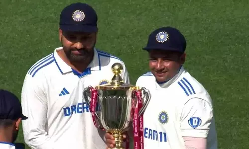 ரோகித் சர்மாவுடன் புகைப்படம் எடுத்து கொண்ட இளம் வீரர்கள்- வைரலாகும் புகைப்படம்