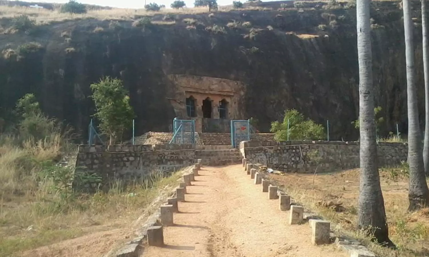 பண்டைய கால குடவரை கோவில் திருமலாபுரம் பசுபதேஸ்வரர் ஆலயம் பண்டைய கால குடவரை கோவில் திருமலாபுரம் பசுபதேஸ்வரர் ஆலயம்