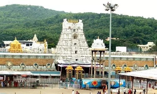 திருப்பதியில் பக்தர்கள் கூட்டம் அதிகரிப்பு