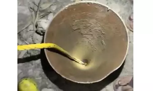 40 அடி போர்வெல் குழியில் விழுந்த குழந்தை: மீட்புப் பணிகள் தீவிரம்