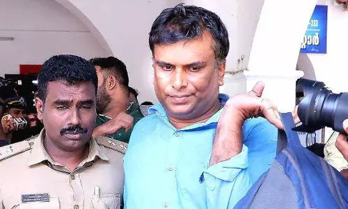 கேரள பல்கலைக்கழக இளைஞர் விழாவில் லஞ்ச புகார்-இடைத்தரகர் உள்பட 3 பேர் கைது