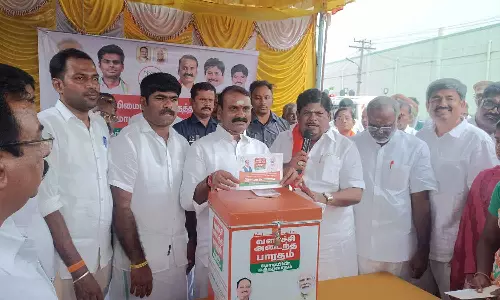 வலிமையான பாரதம், வளர்ச்சி அடைந்த பாரதம் கருத்துகேட்பு முகாம்- எல்.முருகன் பார்வையிட்டார்