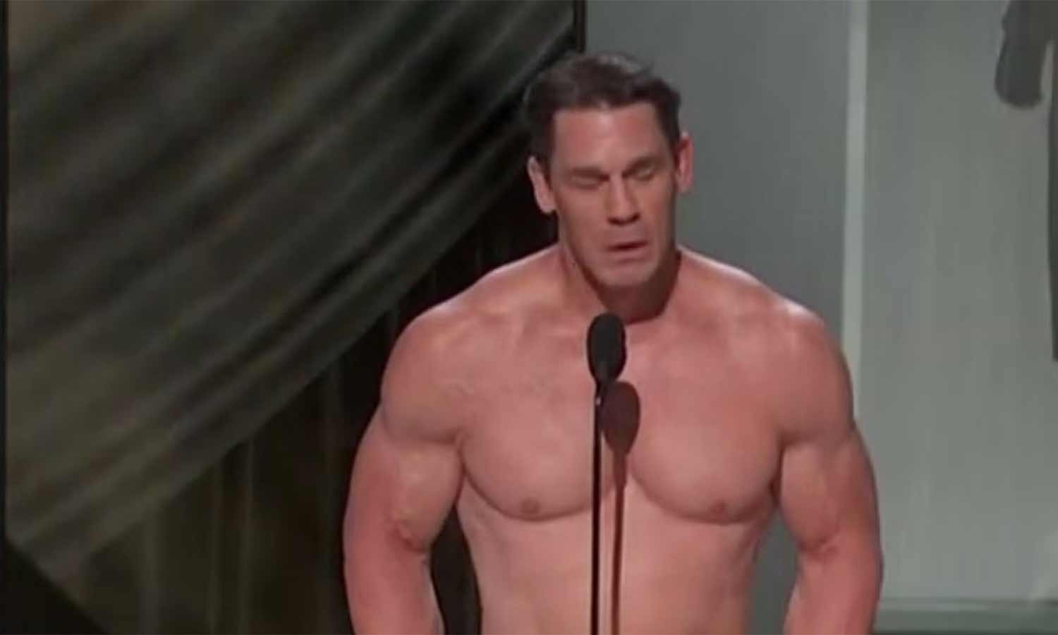 ஆஸ்கர் விருது வழங்க ஆடைகளின்றி வந்த ஜான் சீனா