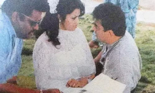 மலரும் நினைவுகள் மீனா: இஞ்சி இடுப்பழகி...