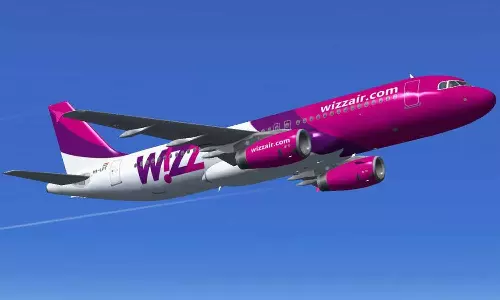 விமான பயணத்தின் போதே நடுவானில் அழகிய குழந்தை பெற்றெடுத்த பெண்