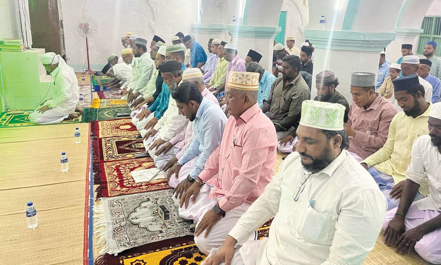 ரமலான் நோன்பு இன்று தொடக்கம்: நாகூர் ஆண்டவர் தர்காவில் இஸ்லாமியர்கள் சிறப்பு தொழுகை