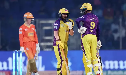 பெண்கள் பிரீமியர் லீக்: உ.பி. வாரியர்ஸ் அணியை 8 ரன்னில் வீழ்த்தியது குஜராத் ஜெயன்ட்ஸ்