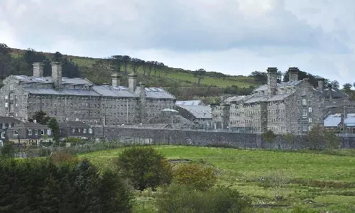 லண்டனில் 194 சிறை கைதிகள் இடமாற்றம்