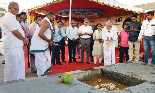 கிளாம்பாக்கம் புதிய பஸ் நிலையத்தில் நடைமேம்பாலம் அமைக்கும் பணி தொடக்கம்