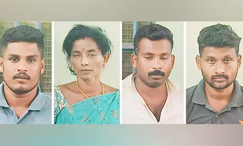 ஆந்திராவில் இருந்து உசிலம்பட்டிக்கு சரக்கு வேனில் கடத்திய 40 கிலோ கஞ்சா பறிமுதல்- 4 பேர் கைது