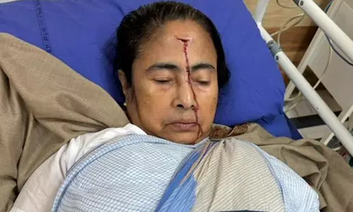 நெற்றியில் பலத்த காயம்-அவசர சிகிச்சை பிரிவில் மம்தா பானர்ஜி: வெளியான அதிர்ச்சி தகவல்