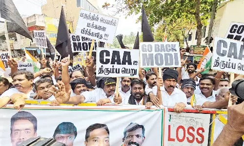 பிரதமர் மோடிக்கு எதிராக கருப்பு கொடி போராட்டம்: 160 பேர் கைது