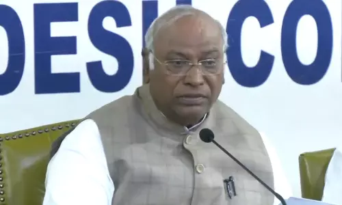 பா.ஜ.க. வங்கிக் கணக்குகளை முடக்க வேண்டும்: கார்கே ஆவேசம்