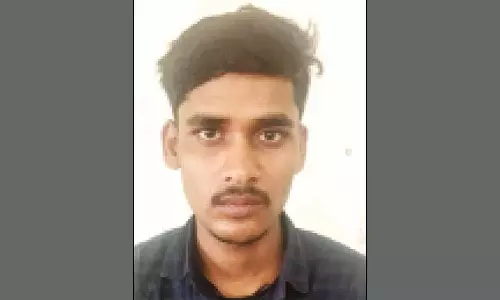 வாலிபருக்கு ஆபாச படம் மூலம் மிரட்டல்: சீனா லோன் செயலி அதிகாரி கைது