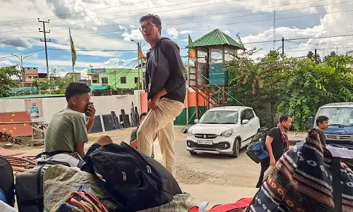 வன்முறையால் பாதிக்கப்பட்ட மணிப்பூர் மக்கள் முகாம்களில் இருந்து வாக்களிக்க அனுமதி