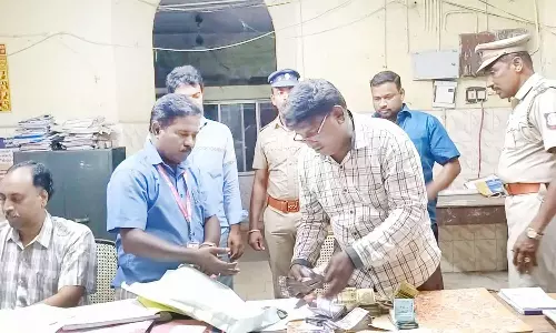 வாகன சோதனையில் சிக்கியது: ரூ.1.53 லட்சம் பணம் பறிமுதல்