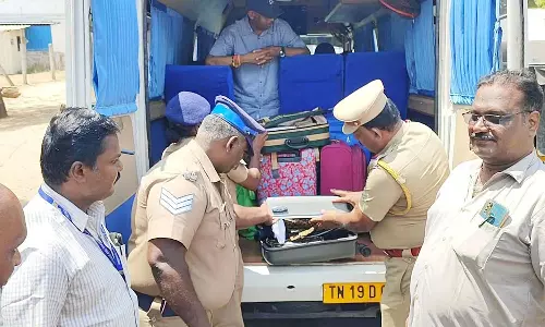 பாராளுமன்ற தேர்தல் நடத்தை விதிகள் அமல்- மதுரை மாவட்டம் முழுவதும் பறக்கும் படையினர் வாகன சோதனை