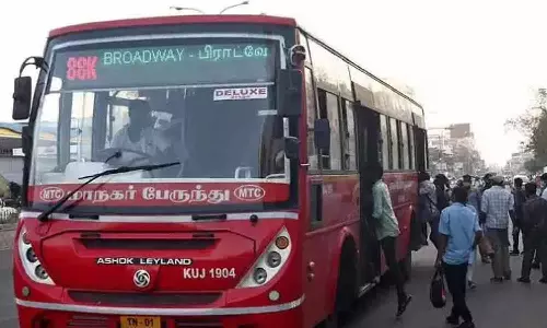 44 மின்சார ரெயில்கள் ரத்தானதால் பஸ்களில் பயணிகள் கூட்டம் அதிகரிப்பு