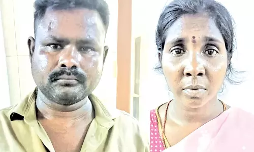 வெளிநாட்டு பயணி தவற விட்ட கைப்பையை திருடி நகை-பணம் அபேஸ் செய்த கணவன், மனைவி கைது