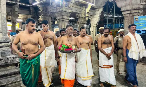 திருச்செந்தூர் கோவிலில் ஓ.பன்னீர்செல்வம் சிறப்பு வழிபாடு