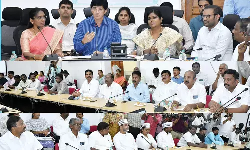 பொதுமக்கள் உரிய ஆவணங்களுடன் பணம் கொண்டு செல்ல வேண்டும்-  ராதாகிருஷ்ணன்