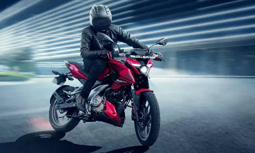 ப்ளூடூத் வசதியுடன் டெஸ்டிங்கில் சிக்கிய பல்சர் 250 மாடல்கள்