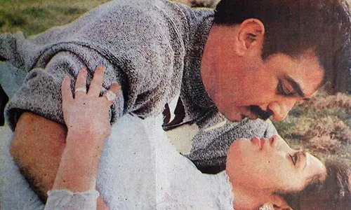 மலரும் நினைவுகள் மீனா... பட படக்க வைத்த முத்த காட்சிகள்...!