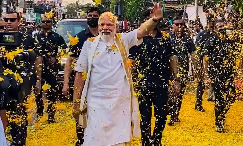 கோவை வந்தடைந்தார் பிரதமர் மோடி- விமான நிலையத்தில் உற்சாக வரவேற்பு