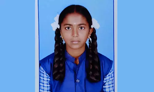 தந்தை இறந்த துக்கத்திலும் தேர்வு எழுதிய பிளஸ்-1 மாணவி